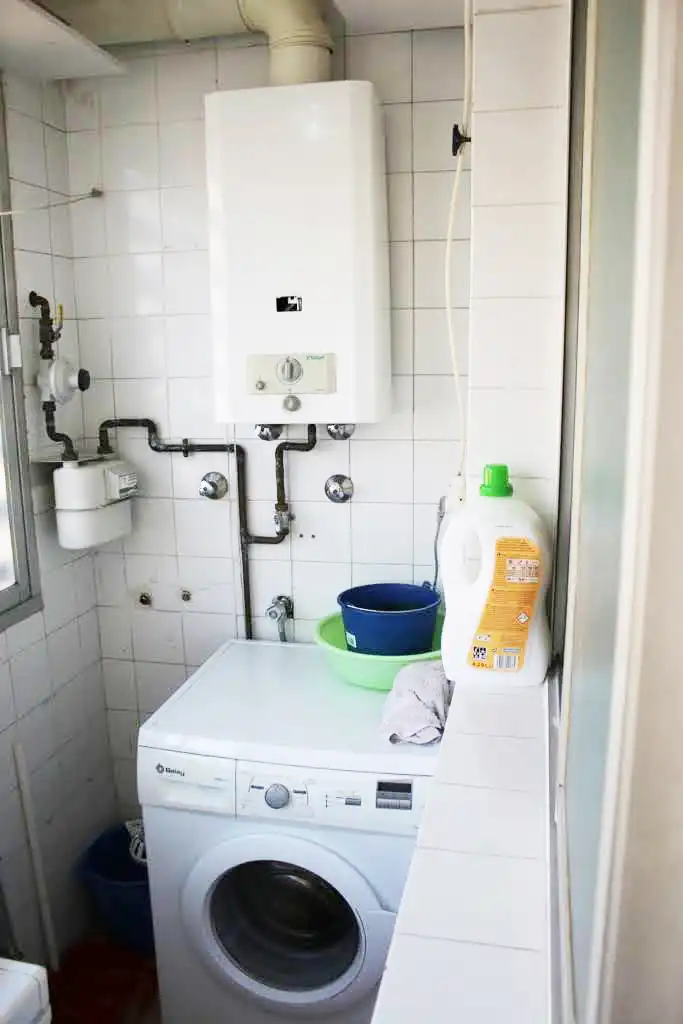 Bathroom of Flat for rent in Granada  with Air Conditioner, Heating and Furnished