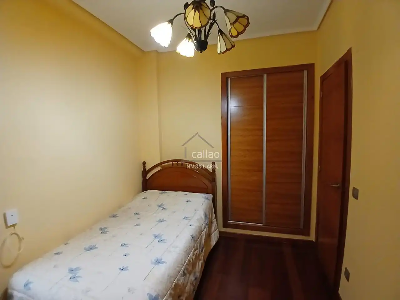 Habitación de Piso de alquiler en Ferrol con Calefacción, Parquet y Trastero