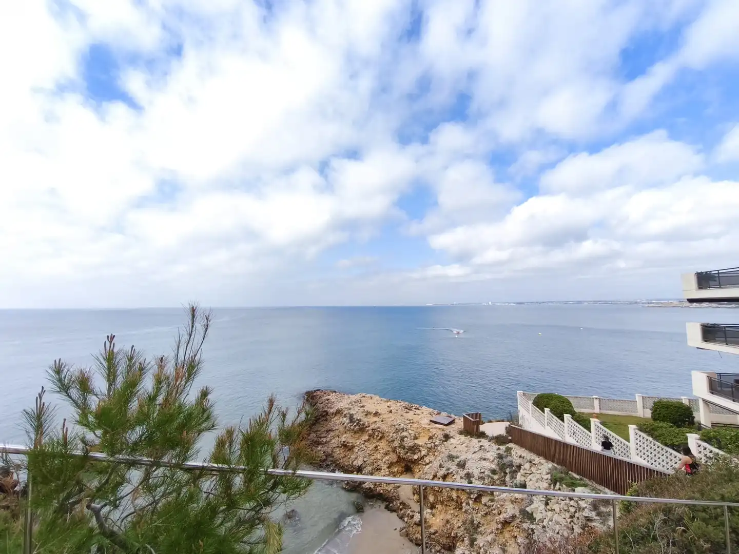 Piso con terraza en venta en Carrer de la Cala de la Font 14, imagen 2