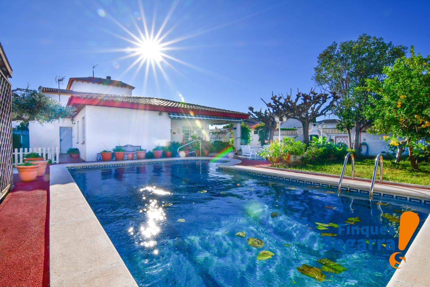 Swimming pool of House or chalet for sale in El Vendrell  with Air Conditioner, Private garden and Terrace