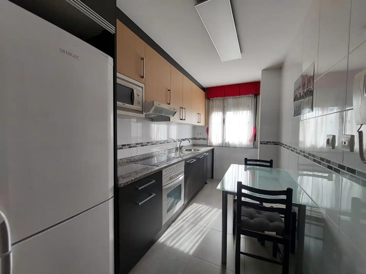 Cocina de Piso de alquiler en Gijón  con Calefacción, Jardín privado y Parquet