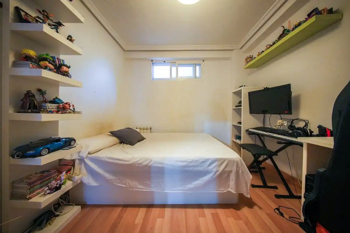 Habitación de Planta baja en venta en Móstoles con Calefacción, Jardín privado y Terraza