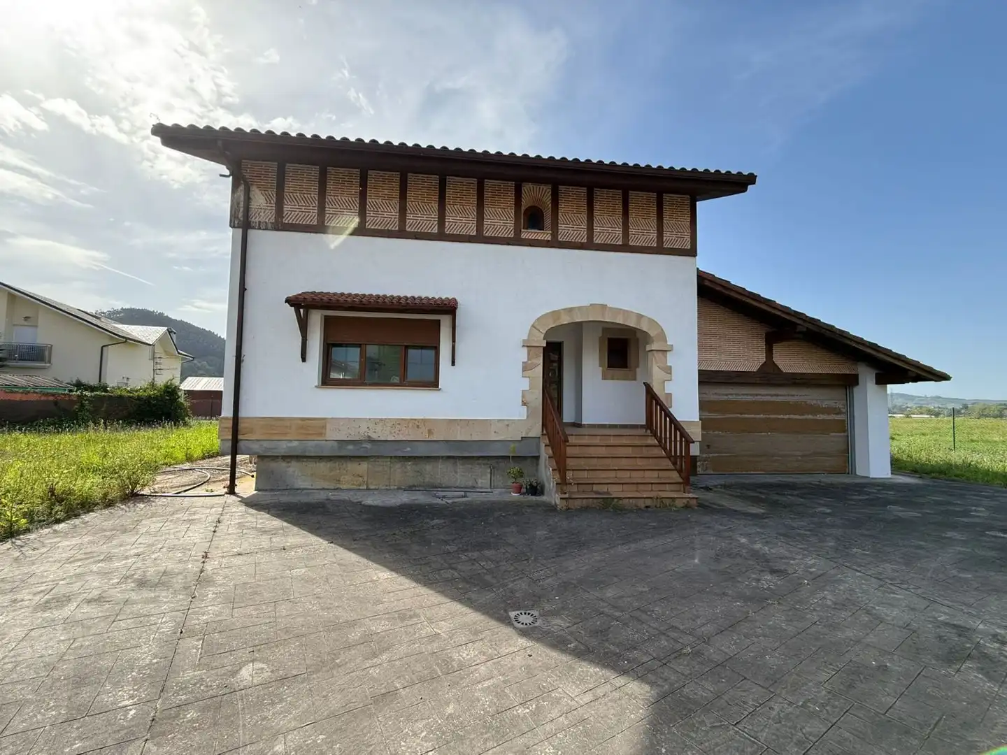 Vista exterior de Casa o xalet en venda en Bárcena de Cicero amb Calefacció, Jardí privat i Terrassa