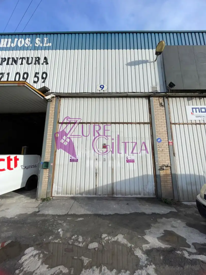 Außenansicht von Fabrikhallen zur Miete in Arrigorriaga, Bizkaia