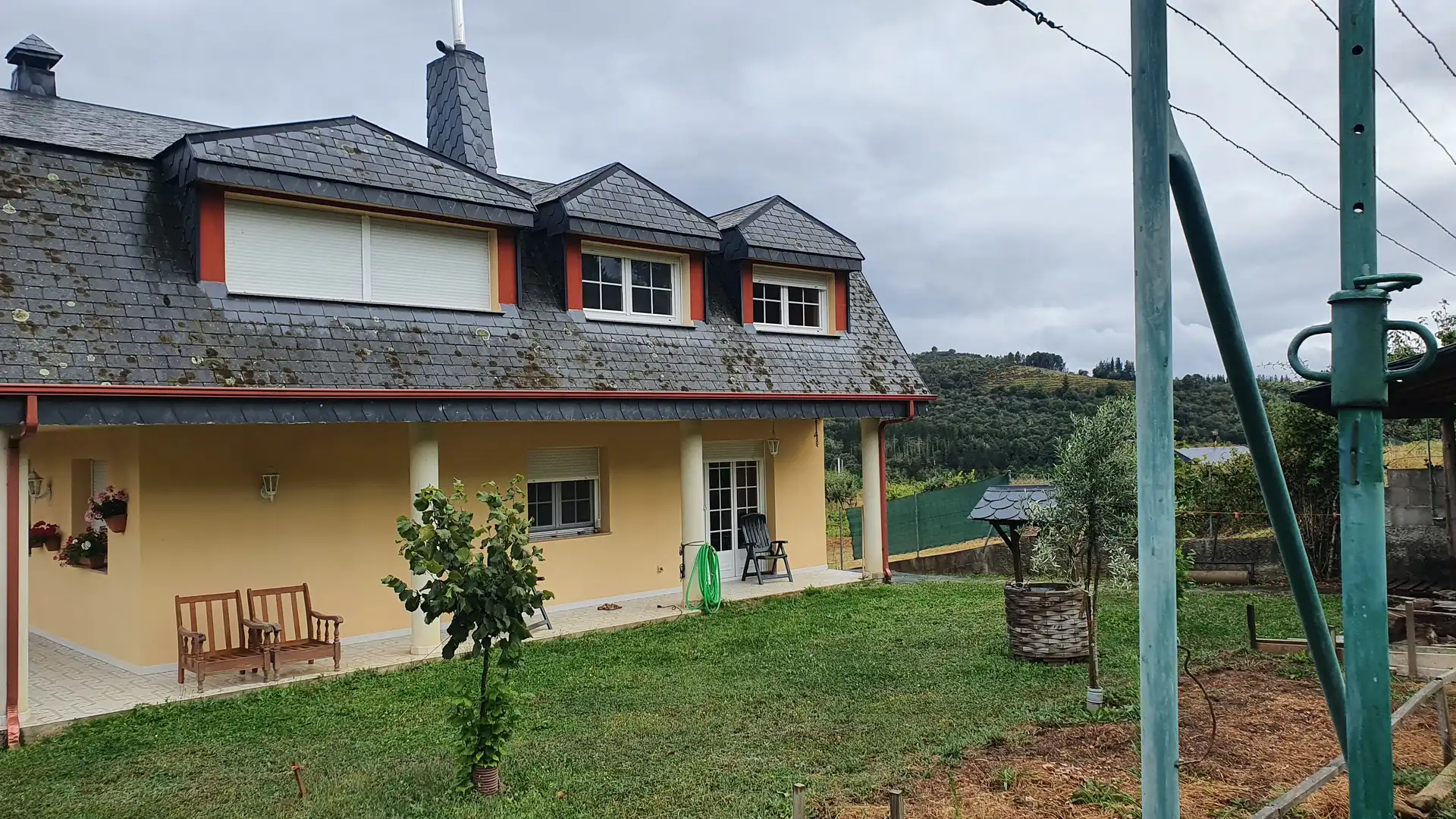 Vista exterior de Casa o chalet en venta en Vega de Espinareda con Calefacción, Jardín privado y Terraza