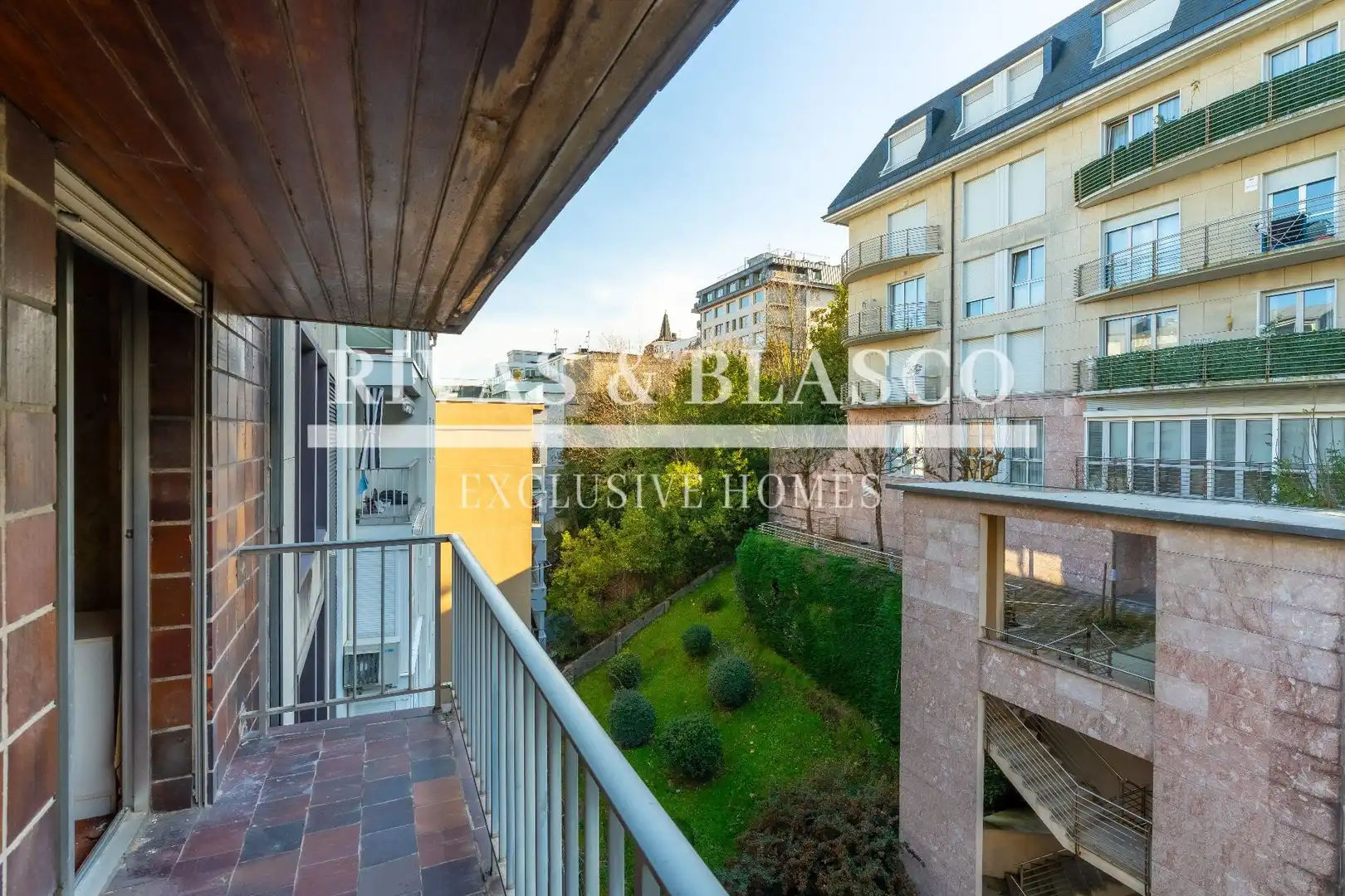 Exterior view of Apartments for sale in Donostia - San Sebastián   with Heating and Storage room