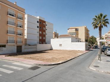 Terrenos y solares en venta en Avenida BLAS INFANTE