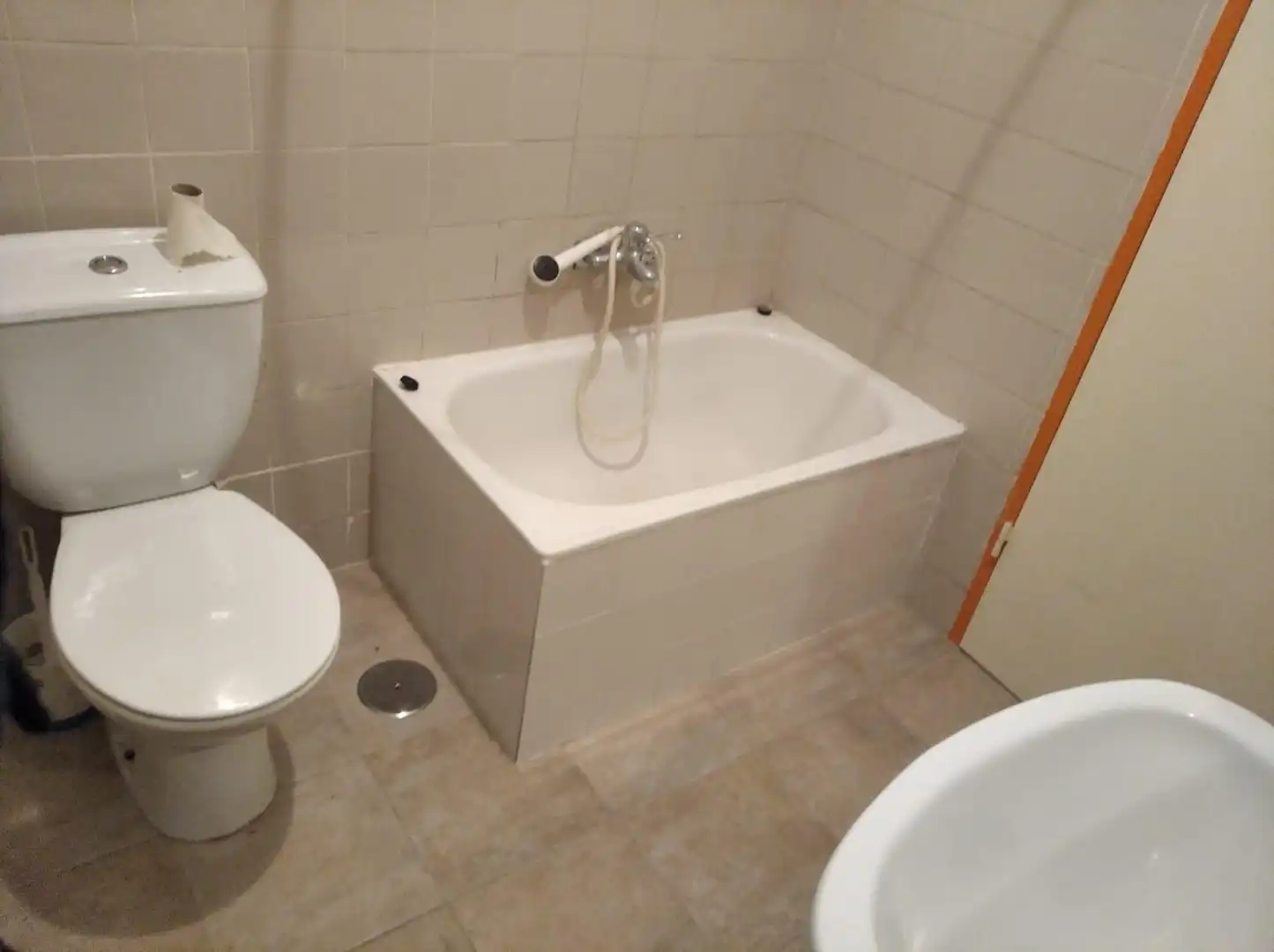 Bany de Pis en venda en Zamora Capital  amb Calefacció, Terrassa i Balcó