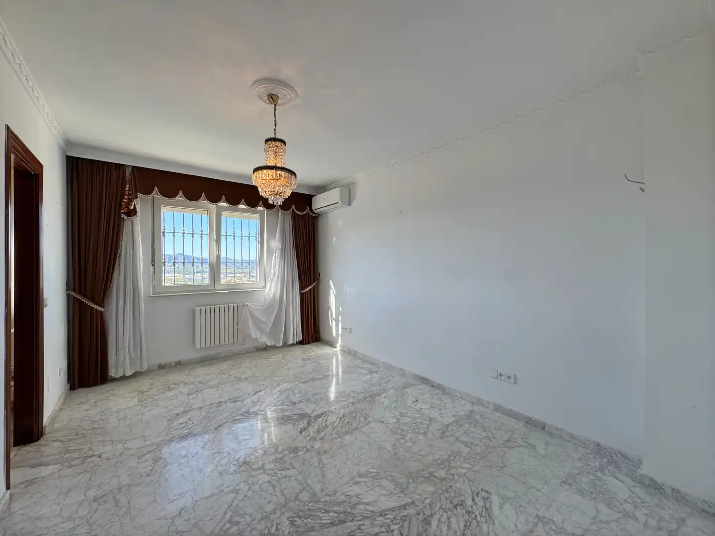 Dormitori de Casa o xalet en venda en Alhaurín de la Torre amb Aire condicionat, Calefacció i Jardí privat