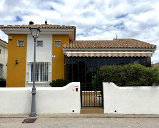 Vista exterior de Casa o xalet de lloguer en Los Montesinos amb Aire condicionat, Calefacció i Jardí privat
