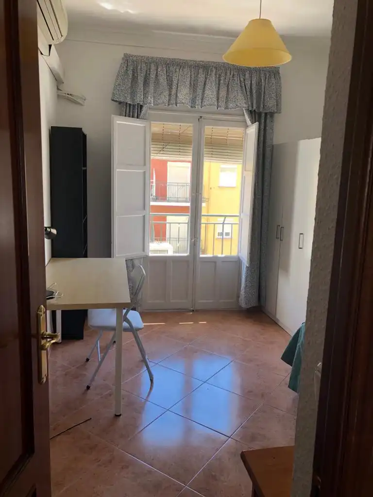 Dormitori de Pis en venda en Sevilla amb Aire condicionat i Balcó