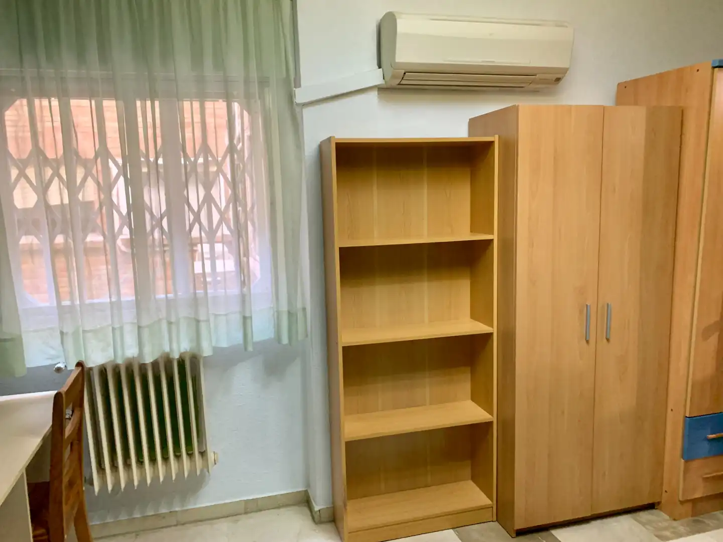 Habitación de Piso de alquiler en Granada con Aire acondicionado, Calefacción y Amueblado