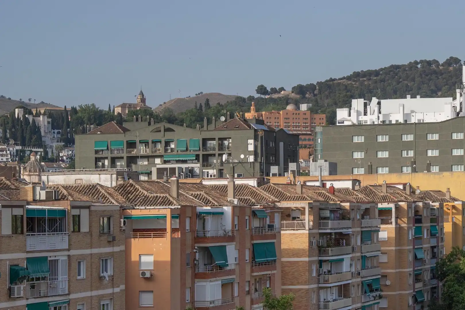 Außenansicht von Dachboden zum Verkauf in Granada mit Klimaanlage