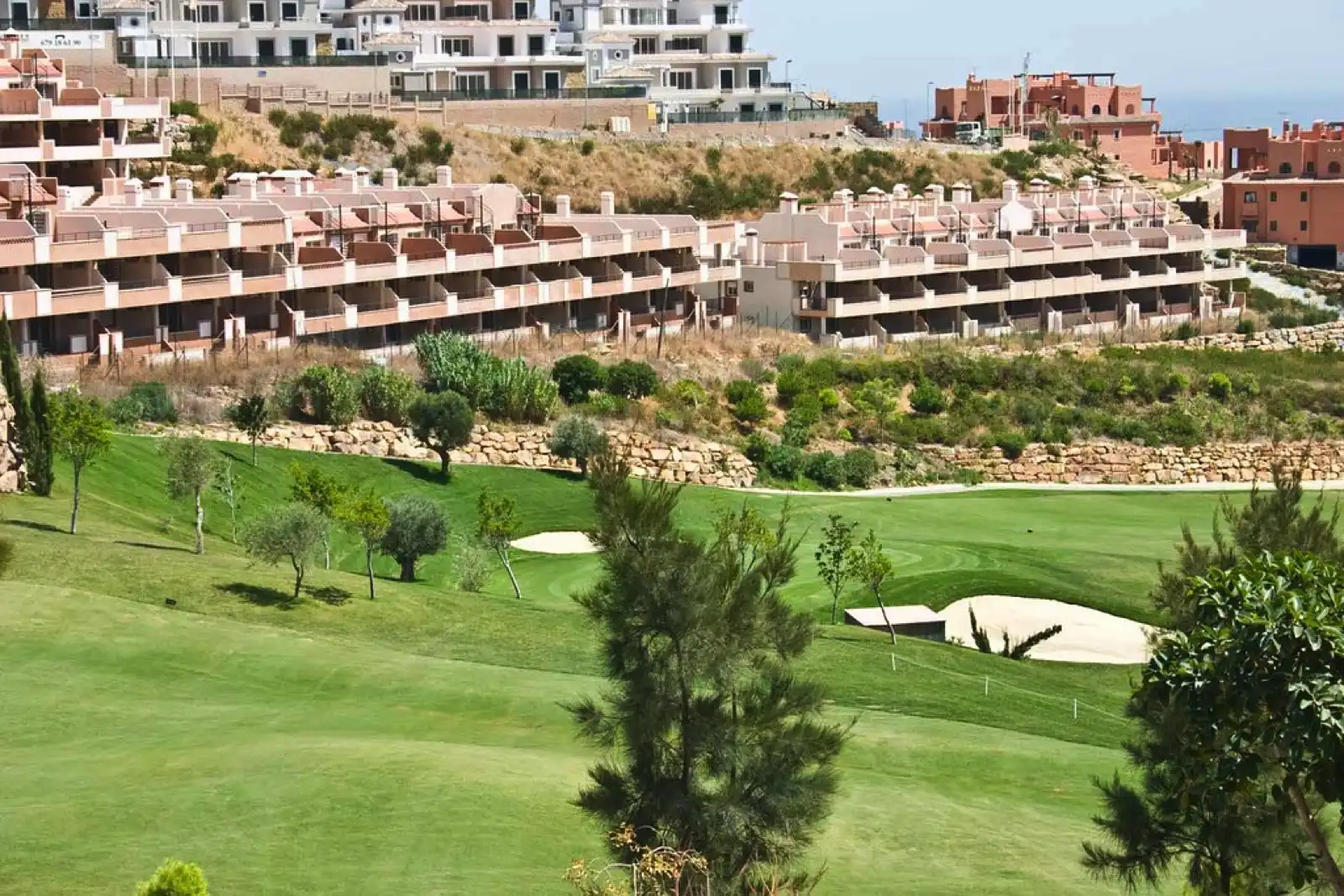 Apartment with pool for sale in Doña Julia Golf