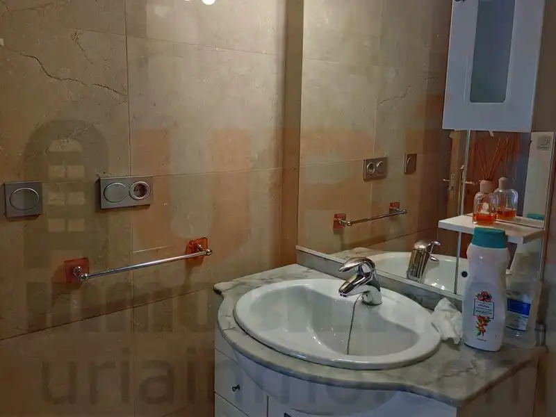 Bany de Pis de lloguer en Oviedo  amb Calefacció, Terrassa i Forn