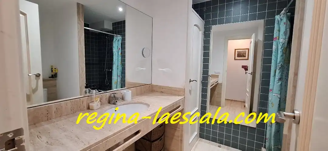 Baño de Planta baja en venta en L'Escala con Amueblado y Piscina comunitaria