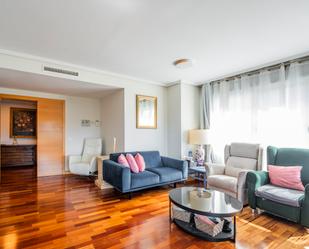 Sala d'estar de Apartament en venda en Majadahonda amb Aire condicionat, Terrassa i Balcó