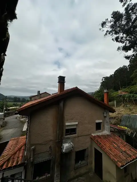 Vista exterior de Casa adosada en venda en Pravia amb Calefacció, Jardí privat i Terrassa