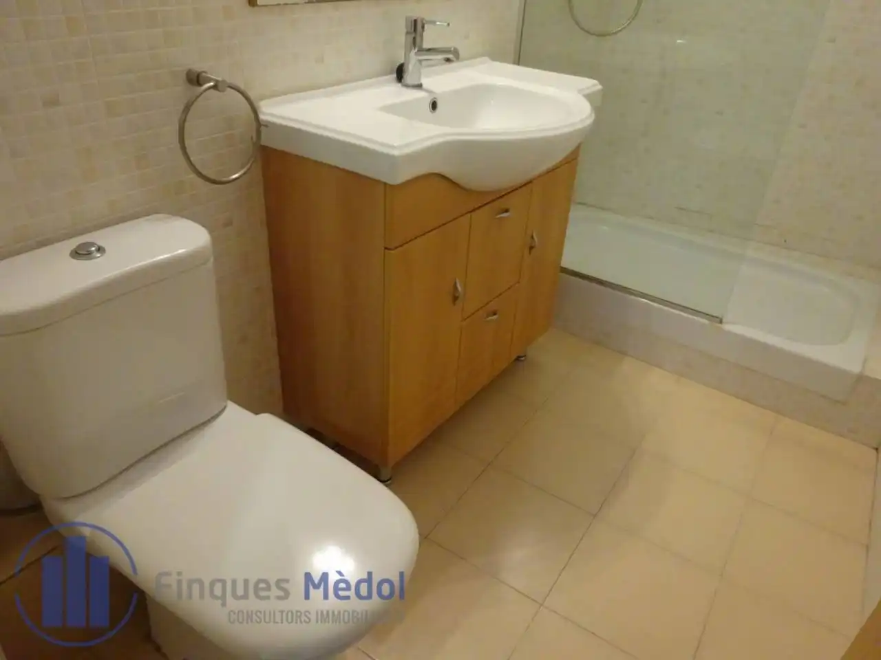 Baño de Estudio en venta en Tarragona con Calefacción, Parquet y Amueblado