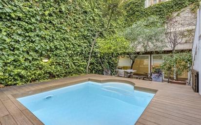 Swimming pool of Flat for sale in  Barcelona Capital  with Air Conditioner, Terrace and Swimming Pool