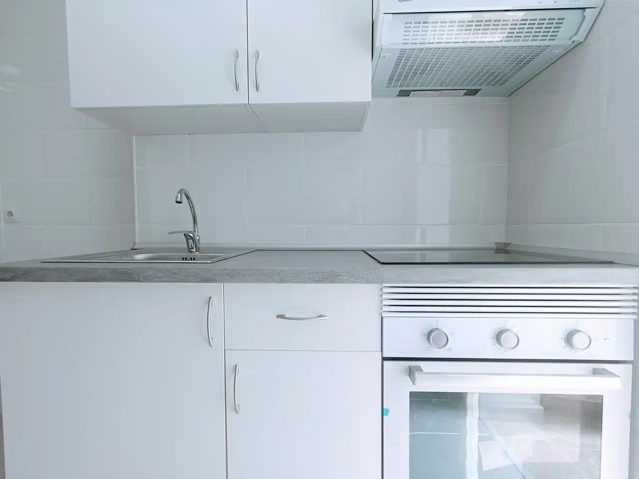 Kitchen of Flat for rent in Madrid  with Air Conditioner and Oven