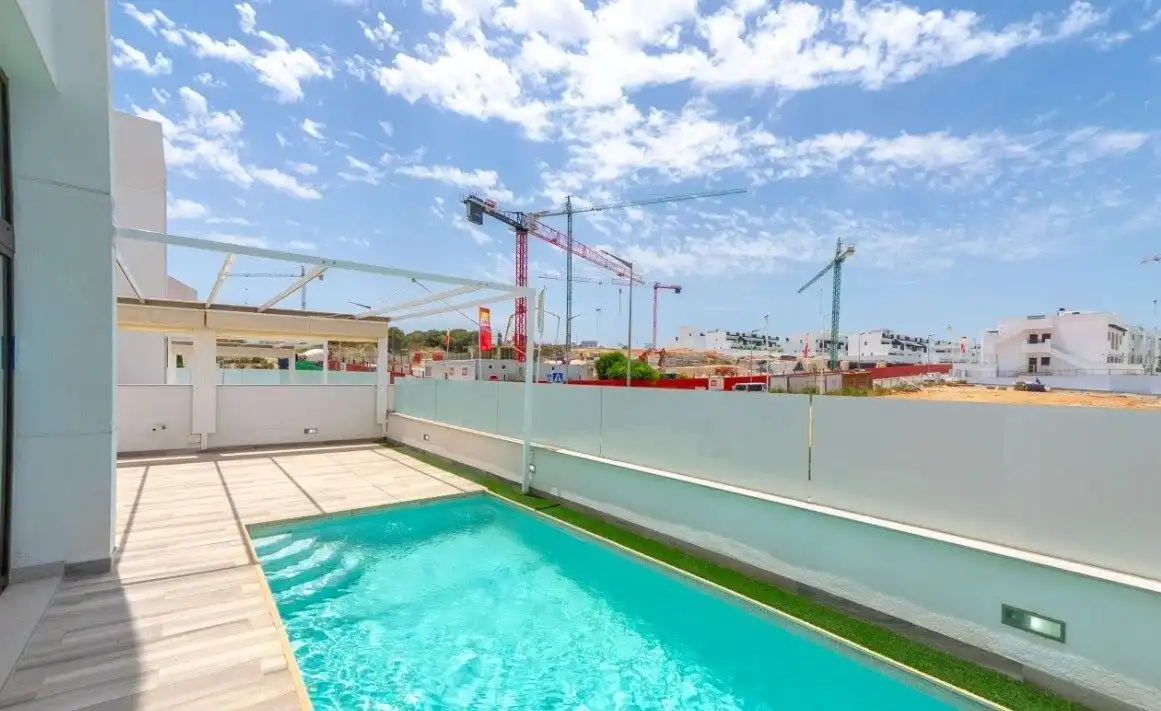 Chalet con piscina en venta en Los Balcones - Los Altos, imagen 2