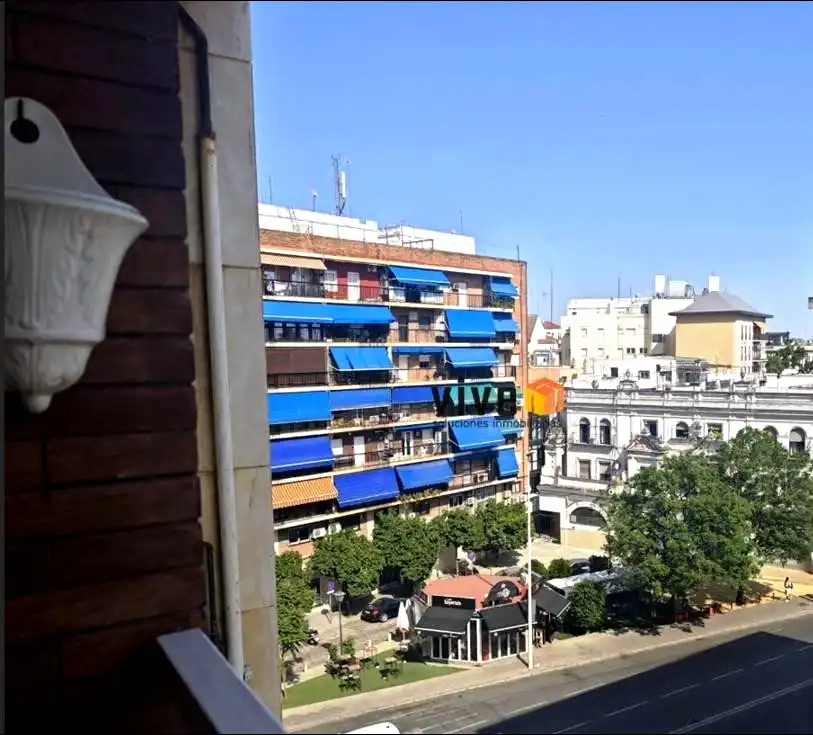 Vista exterior de Pis de lloguer en Sevilla amb Aire condicionat, Terrassa i Traster