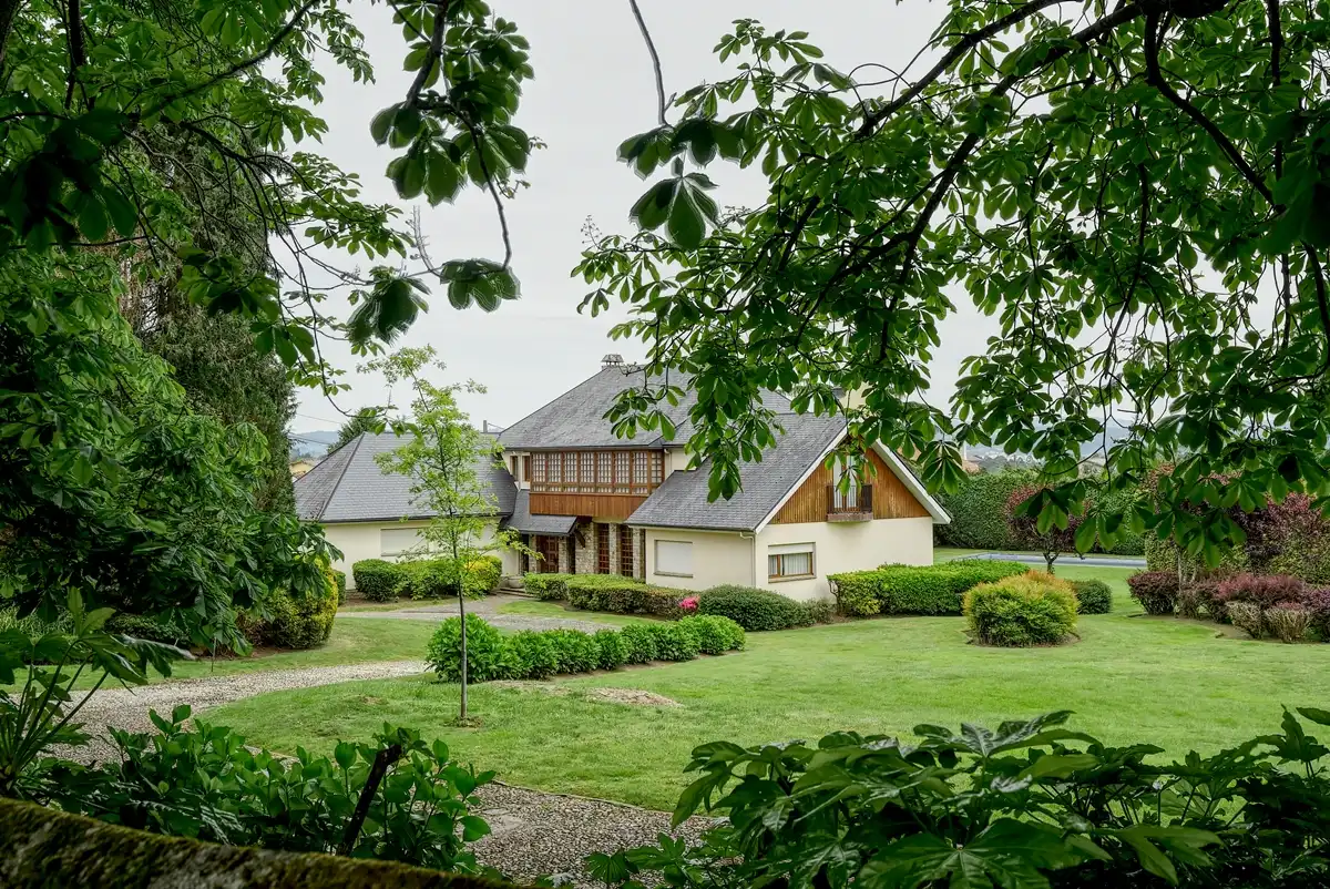 Vista exterior de Casa o xalet en venda en Sada (A Coruña) amb Calefacció, Jardí privat i Parquet