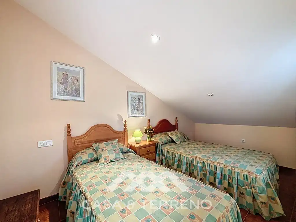Dormitori de Casa adosada en venda en Vélez-Málaga amb Aire condicionat, Piscina i Microones