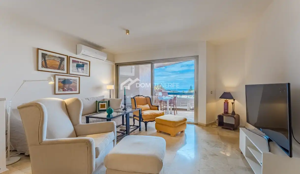 Sala de estar de Piso en venta en Arona con Aire acondicionado, Terraza y Piscina