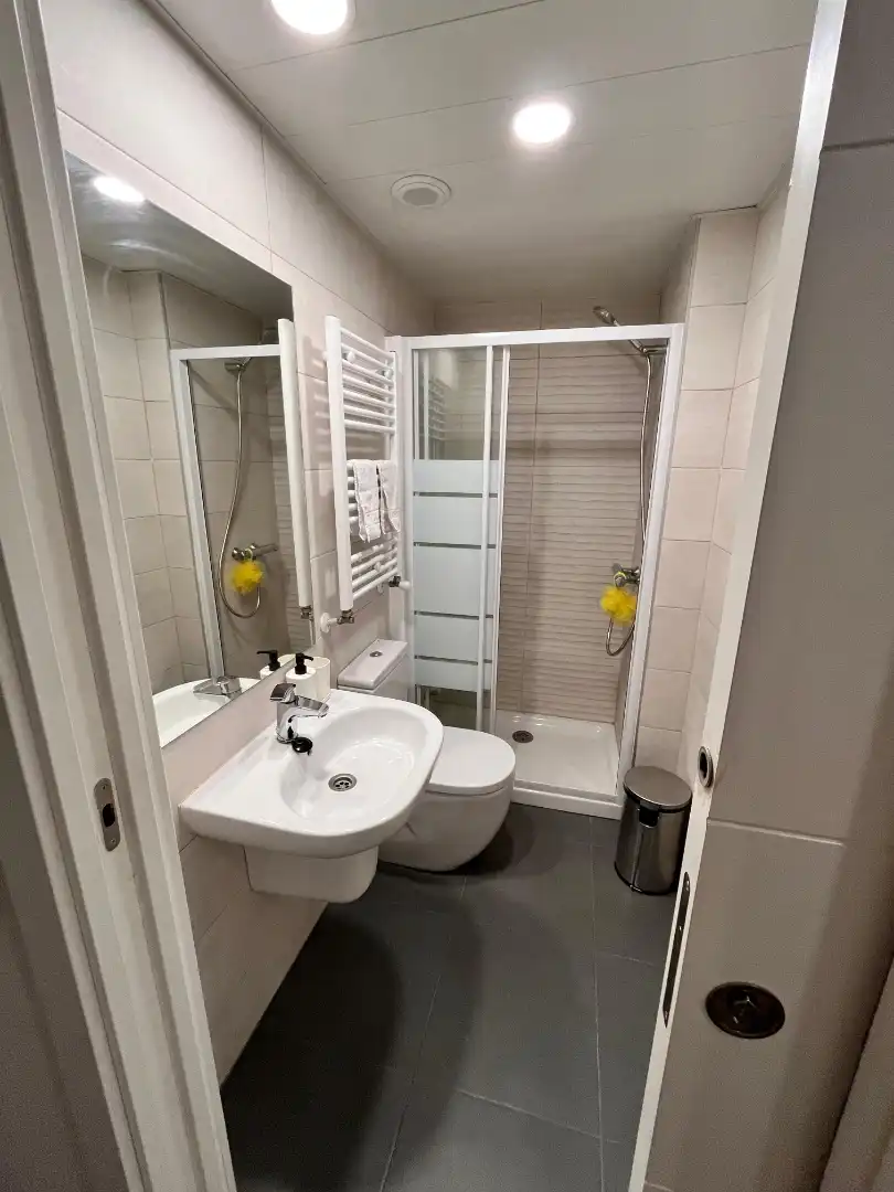 Baño de Piso para compartir en Madrid con Aire acondicionado, Calefacción y Terraza