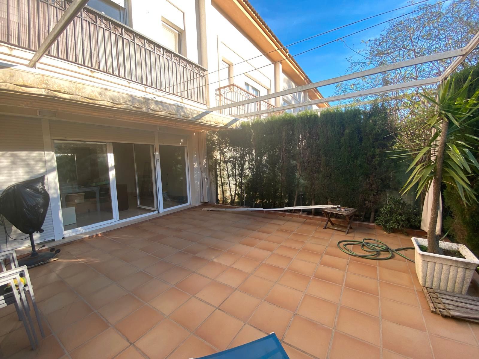 Terrassa de Casa adosada en venda en Gandia amb Aire condicionat, Piscina i Forn