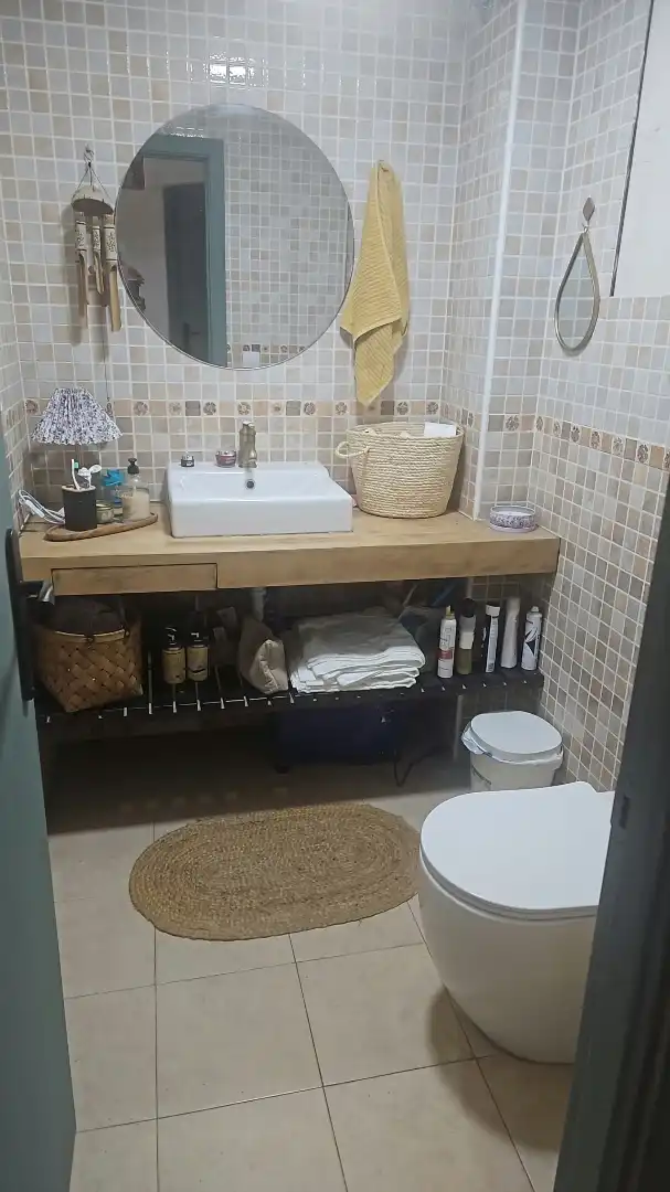 Badezimmer von Einfamilien-Reihenhaus zum Verkauf in Almoines mit Klimaanlage, Heizung und Parkett