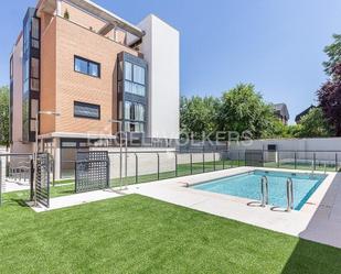 Exterior view of Apartment for sale in  Madrid Capital  with Heating and Swimming Pool