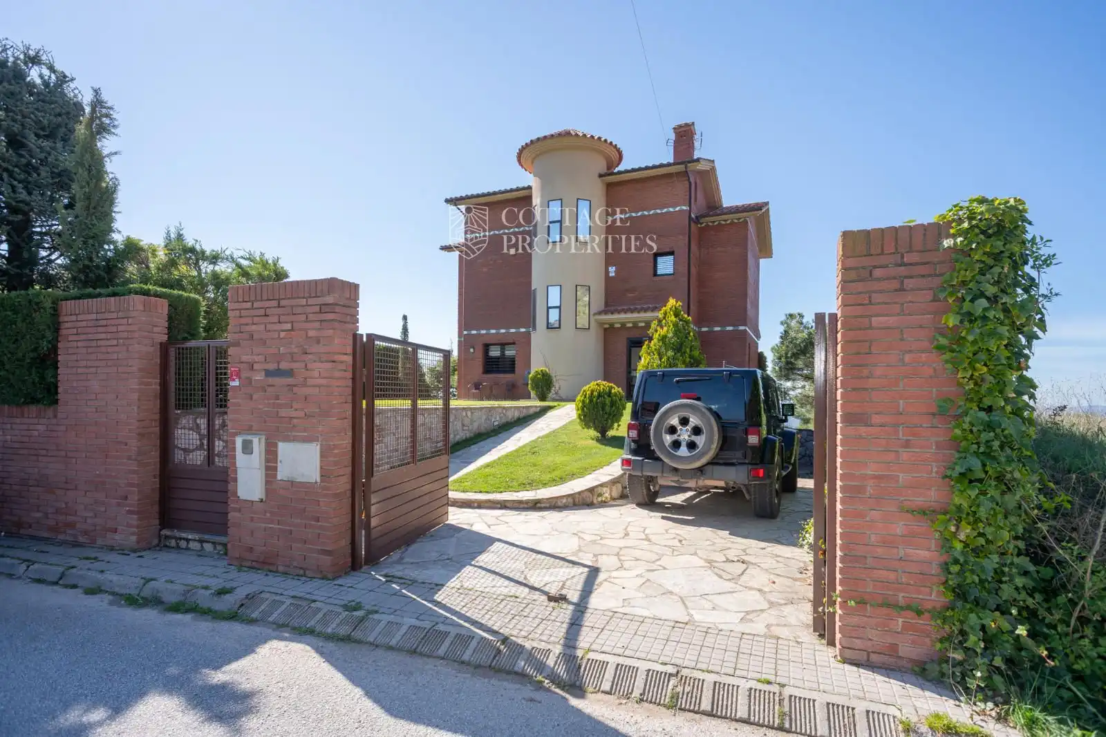 Exterior view of Houses for sale in Berga  with Heating and Terrace