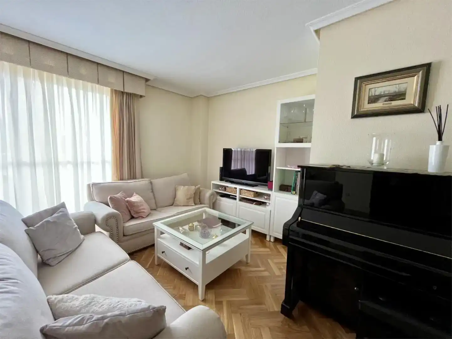 Sala d'estar de Pis en venda en Las Rozas de Madrid amb Aire condicionat, Parquet i Traster
