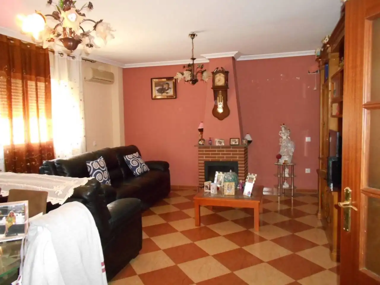 Sala d'estar de Casa o xalet en venda en Badajoz amb Aire condicionat i Terrassa
