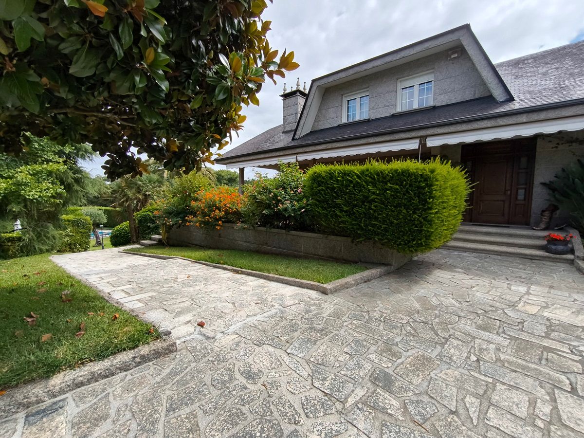 Jardí de Casa o xalet en venda en Vilagarcía de Arousa amb Calefacció, Jardí privat i Parquet