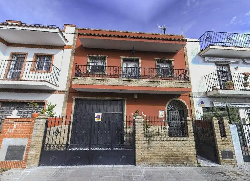 Exterior view of Houses for sale in Sevilla