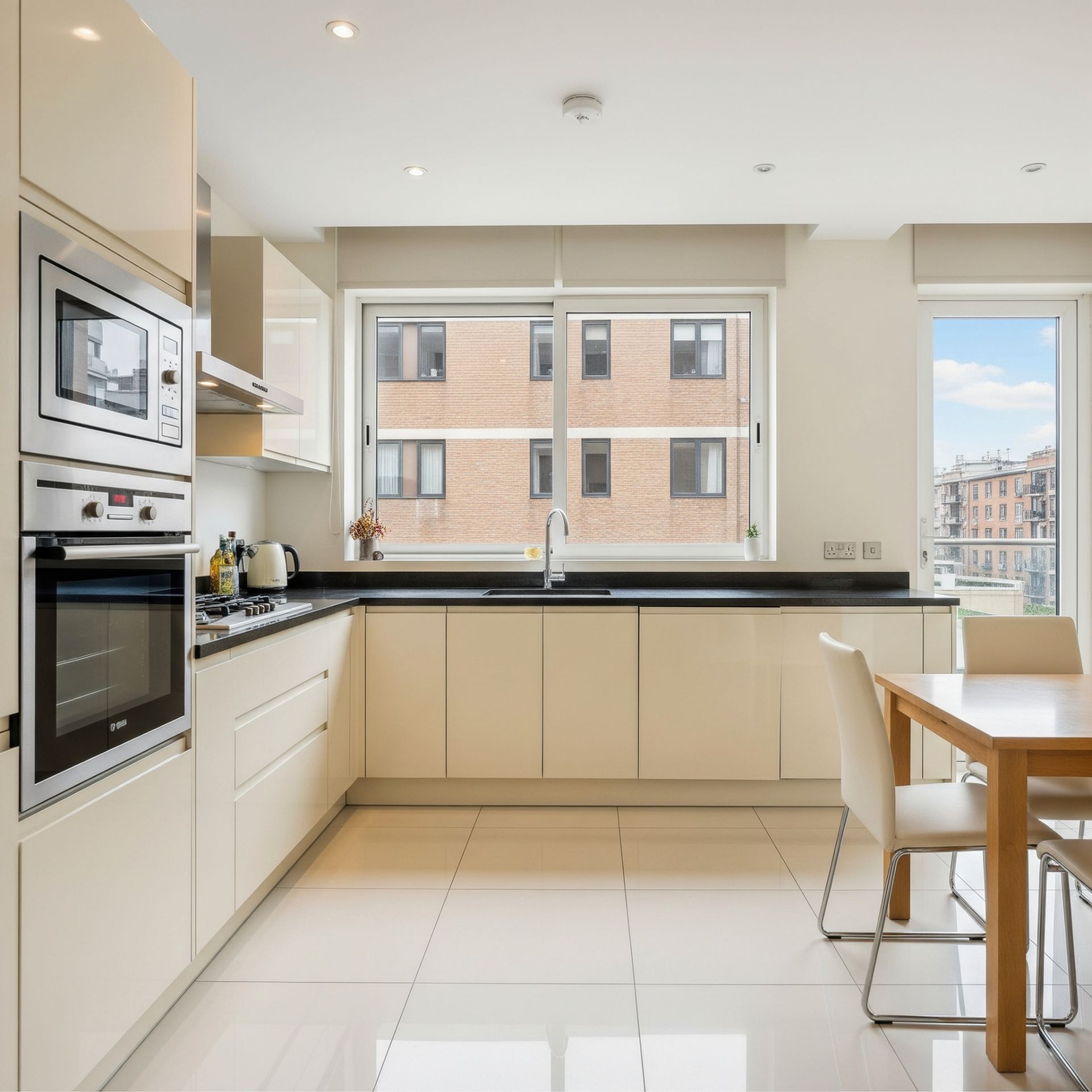 Kitchen of Flat for sale in Terrassa  with Air Conditioner, Heating and Oven