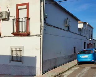 Vista exterior de Casa adosada en venda en Mérida