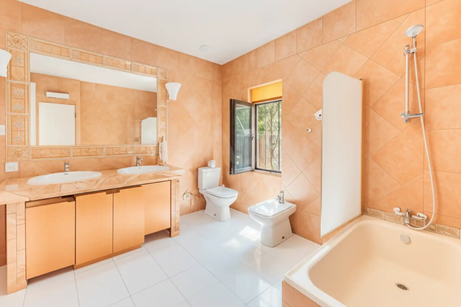 Bany de Casa o xalet en venda en Marbella amb Aire condicionat i Terrassa