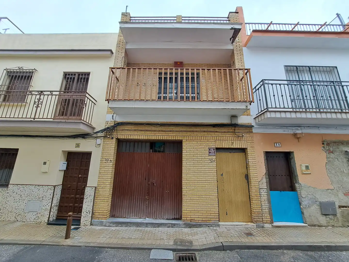 Exterior view of Houses for sale in Sevilla