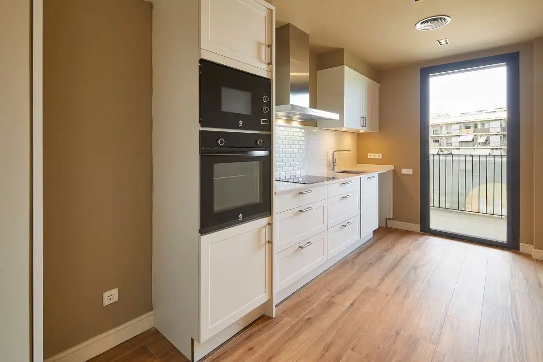 Cuina de Pis de lloguer en L'Hospitalet de Llobregat amb Aire condicionat, Calefacció i Parquet