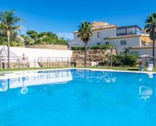 Piscina de Apartament de lloguer en Sotogrande amb Aire condicionat, Jardí privat i Parquet