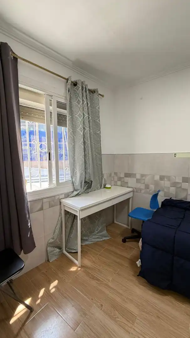 Dormitori de Casa adosada en venda en Cornellà de Llobregat amb Aire condicionat, Calefacció i Terrassa