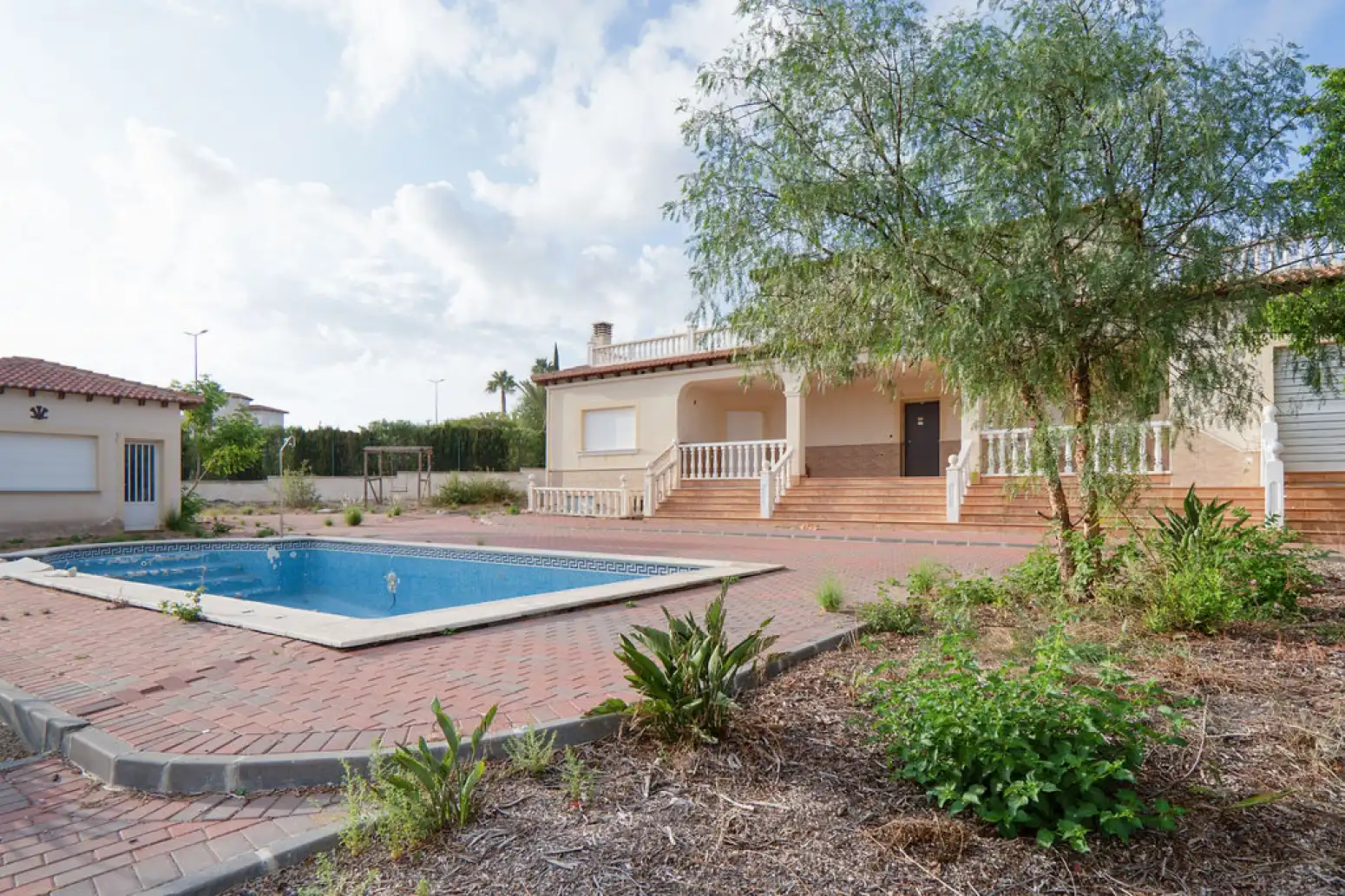 Vista exterior de Casa o xalet en venda en Campos del Río amb Jardí privat, Terrassa i Piscina