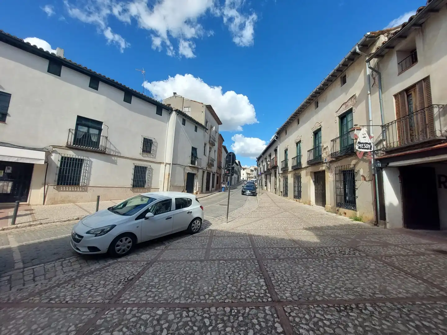 Vista exterior de Casa adosada en venda en Chinchón amb Aire condicionat, Calefacció i Jardí privat