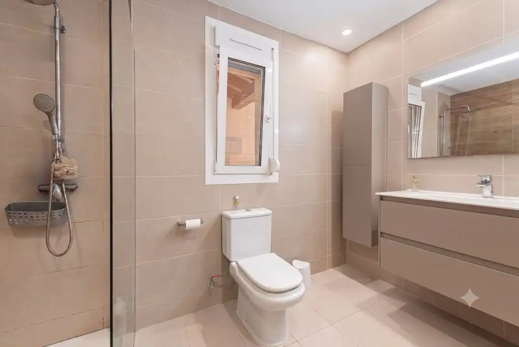 Baño de Planta baja en venta en Pollença con Aire acondicionado, Jardín privado y Terraza