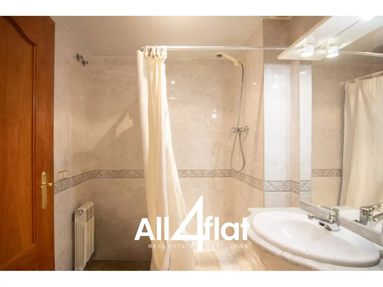 Badezimmer von Wohnung zum Verkauf in Viladecans mit Klimaanlage, Heizung und Balkon